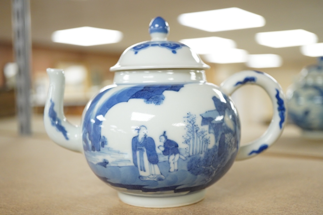 A Chinese blue and white teapot, 16cm wide